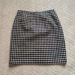 Chadwick’s Houndstooth 100% wool skirt - 18